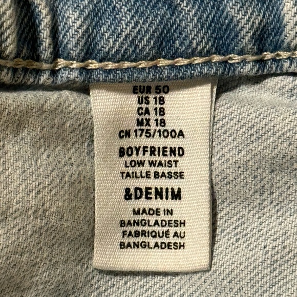 &Denim distressed knee Mom Jean front button up - Picture 2 of 2